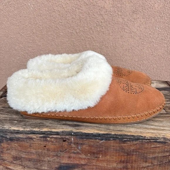 Tory Burch Cozy Tan Suede Slippers with Cream Fur Lining - Picture 4 of 8